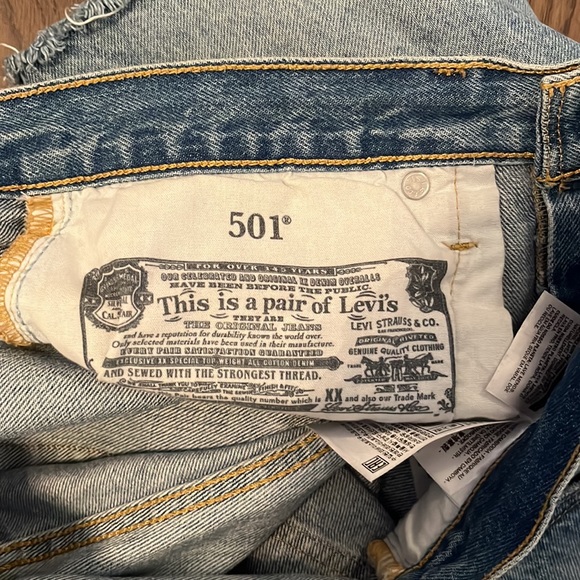 Levi’s shorts - Picture 3 of 3